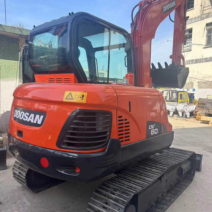 Used Digger DOOSAN DX60 Construction Machinery Construction Digger Used DOOSAN DX60 Cheap Excavator - Pásové rýpadlo: obrázek 1 Used Digger DOOSAN DX60 Construction Machinery Construction Digger Used DOOSAN DX60 Cheap Excavator - Pásové rýpadlo: obrázek 1
