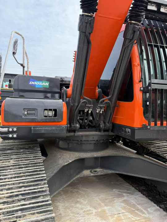 Used Digger Doosan DX225LC-9T Construction Machinery Construction Digger Used Doosan DX225LC-9T Cheap Excavator - Pásové rýpadlo: obrázek 4 Used Digger Doosan DX225LC-9T Construction Machinery Construction Digger Used Doosan DX225LC-9T Cheap Excavator - Pásové rýpadlo: obrázek 4