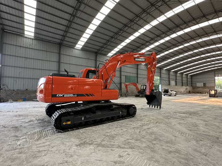 Used Digger Doosan DX225LC-9T Construction Machinery Construction Digger Used Doosan DX225LC-9T Cheap Excavator - Pásové rýpadlo: obrázek 5 Used Digger Doosan DX225LC-9T Construction Machinery Construction Digger Used Doosan DX225LC-9T Cheap Excavator - Pásové rýpadlo: obrázek 5