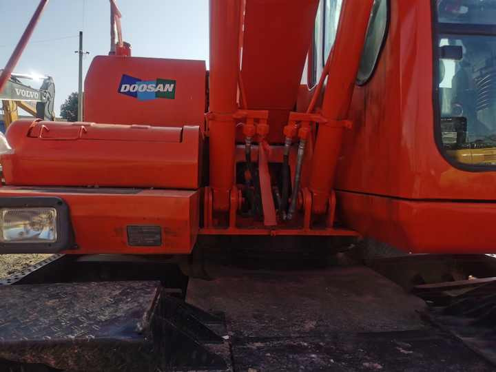 Used Digger Doosan Dh150w-7 Construction Machinery Construction Digger Used Doosan Dh150w-7 Cheap Excavator - Pásové rýpadlo: obrázek 4 Used Digger Doosan Dh150w-7 Construction Machinery Construction Digger Used Doosan Dh150w-7 Cheap Excavator - Pásové rýpadlo: obrázek 4