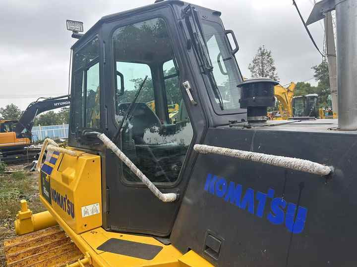 Used Japan Komatsu D85ESS Dozer with Ripper Komatsu D85 Crawler Bulldozer with Excellent Performance Low Price for Sale - Buldozer: obrázek 5 Used Japan Komatsu D85ESS Dozer with Ripper Komatsu D85 Crawler Bulldozer with Excellent Performance Low Price for Sale - Buldozer: obrázek 5