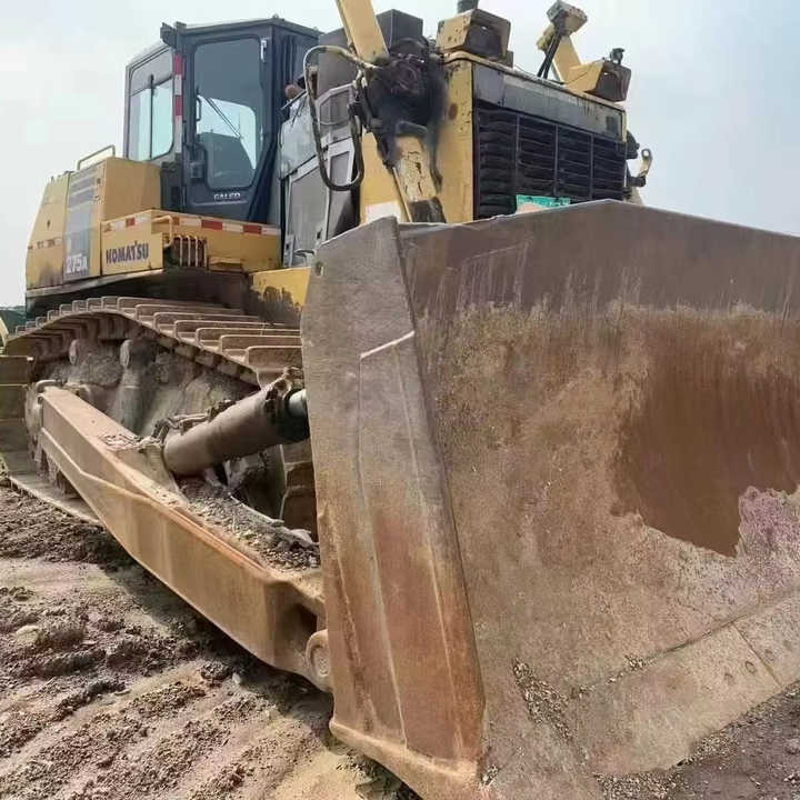 Buldozer Used Large Komatsu 275 Bulldozer Komatsu D275A-5 Bulldozer Original Paint Strong Power in Very Good Condition Low Price for Sale: obrázek 1