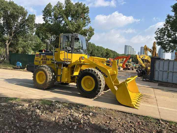 Used komatsu Wa320-3 Wheel Loader Second Hand Machine Popular Brand komatsu Hydraulic Machinery - Kolový nakladač: obrázek 2 Used komatsu Wa320-3 Wheel Loader Second Hand Machine Popular Brand komatsu Hydraulic Machinery - Kolový nakladač: obrázek 2