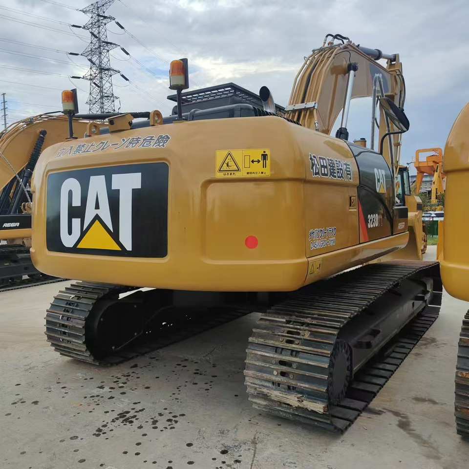 Used high quality excavator CAT 323D2L Made in Japan - Pásové rýpadlo: obrázek 5 Used high quality excavator CAT 323D2L Made in Japan - Pásové rýpadlo: obrázek 5