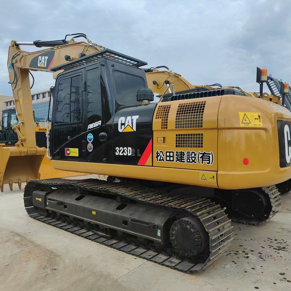Used high quality excavator CAT 323D2L Made in Japan - Pásové rýpadlo: obrázek 2 Used high quality excavator CAT 323D2L Made in Japan - Pásové rýpadlo: obrázek 2