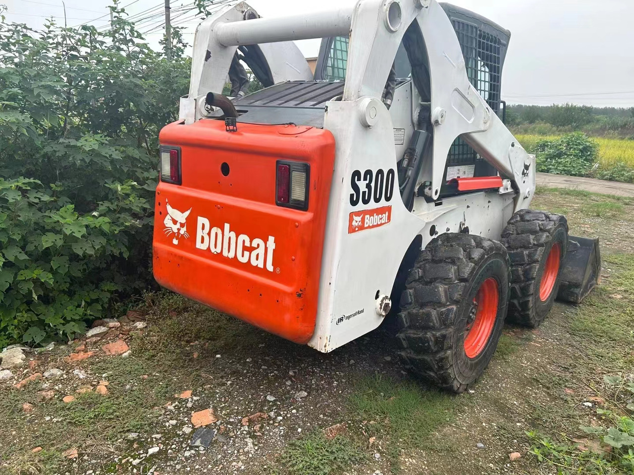 BOBCAT S300 - Smykový nakladač: obrázek 4 BOBCAT S300 - Smykový nakladač: obrázek 4