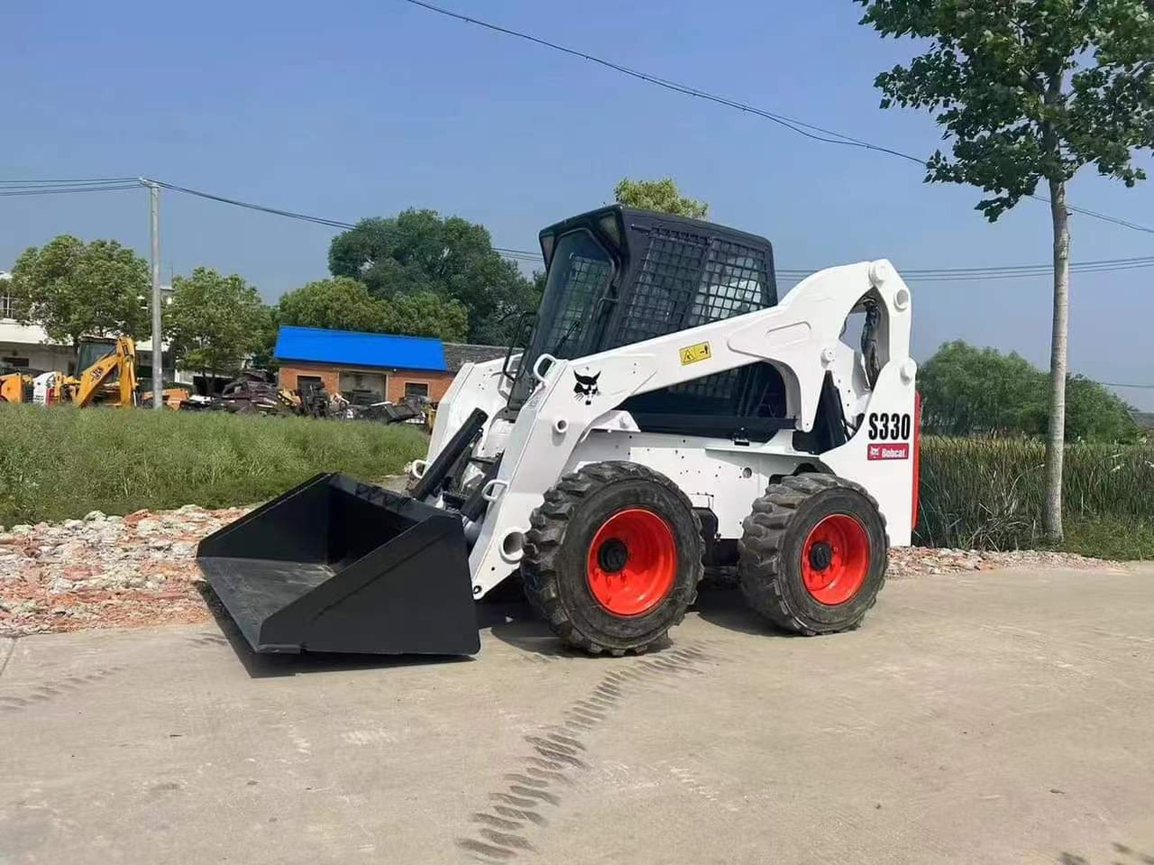 BOBCAT S330 - Smykový nakladač: obrázek 1 BOBCAT S330 - Smykový nakladač: obrázek 1
