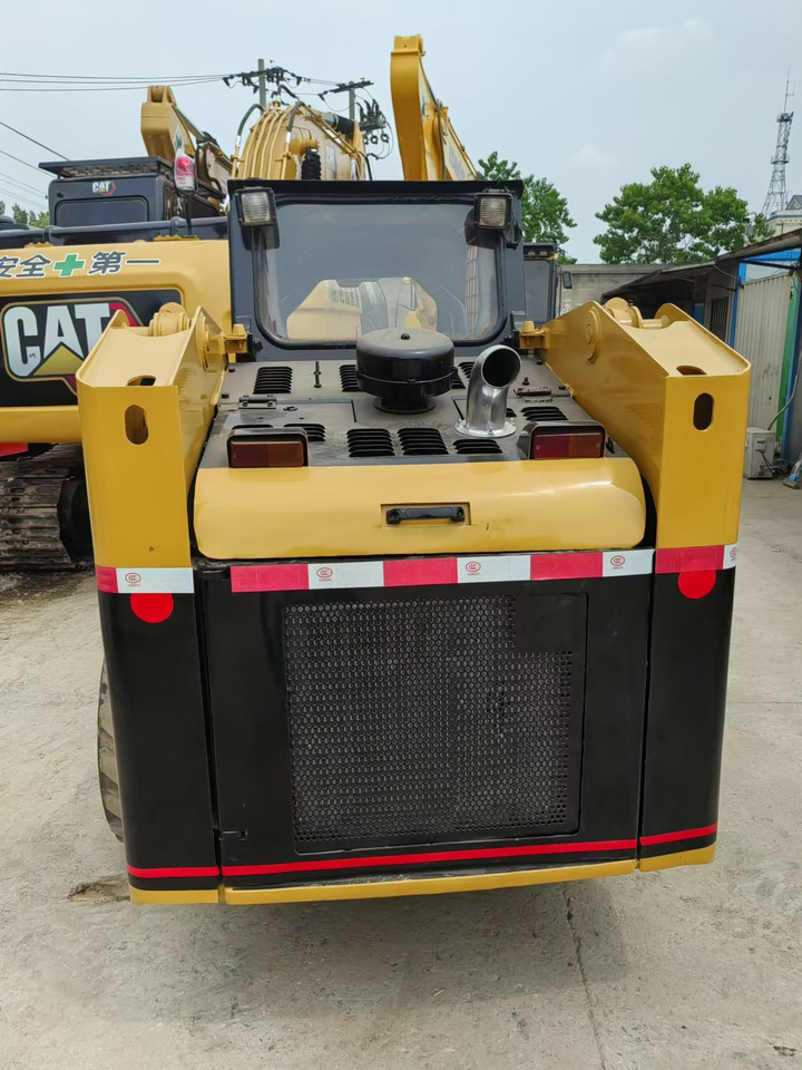 CATERPILLAR 226B - Smykový nakladač: obrázek 3 CATERPILLAR 226B - Smykový nakladač: obrázek 3