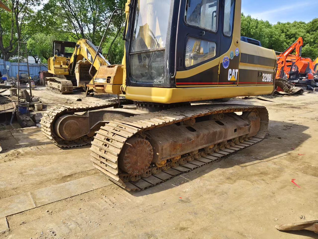 CATERPILLAR 320BL - Pásové rýpadlo: obrázek 4 CATERPILLAR 320BL - Pásové rýpadlo: obrázek 4