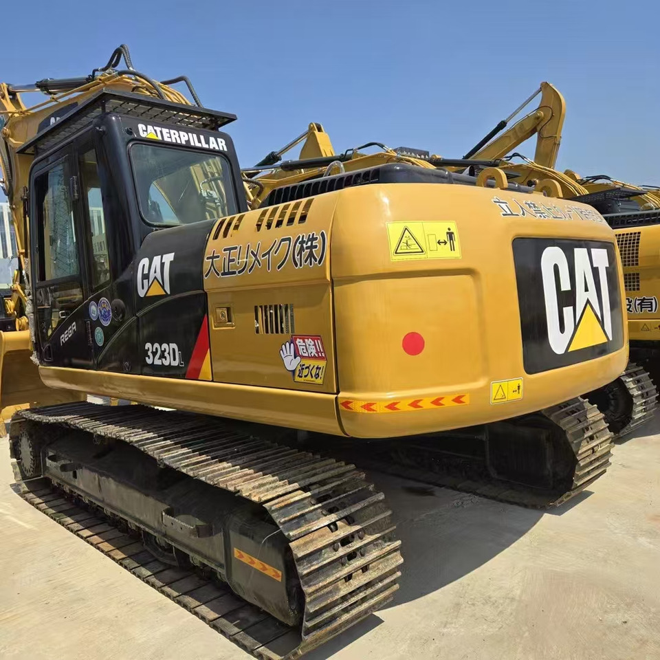 CATERPILLAR 323D2 - Pásové rýpadlo: obrázek 1 CATERPILLAR 323D2 - Pásové rýpadlo: obrázek 1