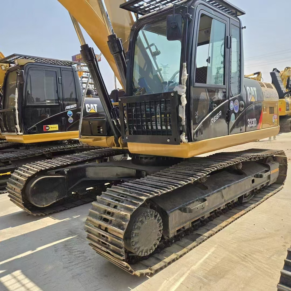 CATERPILLAR 323D2 - Pásové rýpadlo: obrázek 4 CATERPILLAR 323D2 - Pásové rýpadlo: obrázek 4