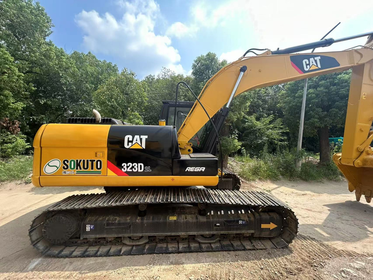CATERPILLAR 323D2L - Pásové rýpadlo: obrázek 1 CATERPILLAR 323D2L - Pásové rýpadlo: obrázek 1