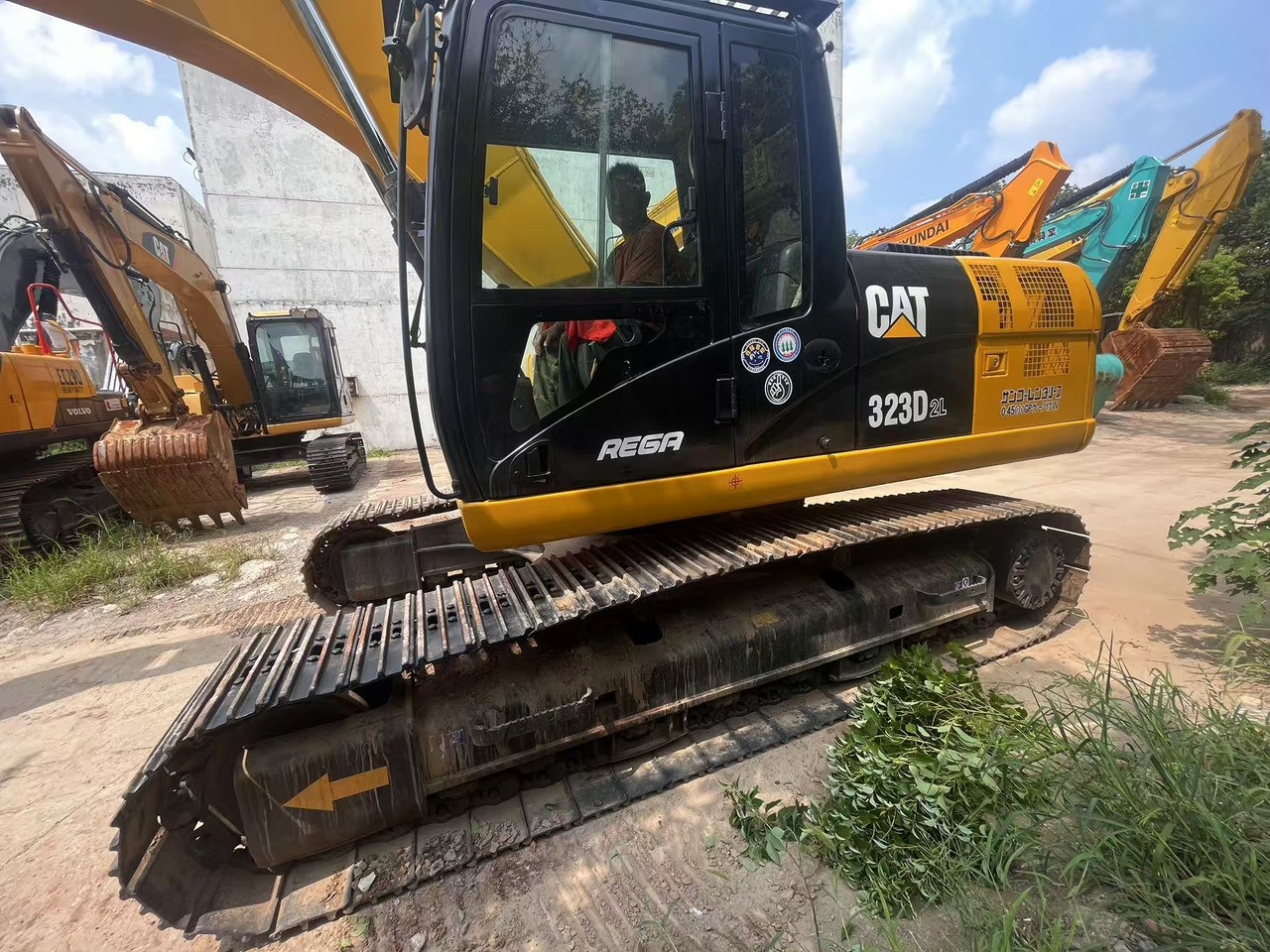 CATERPILLAR 323D2L - Pásové rýpadlo: obrázek 3 CATERPILLAR 323D2L - Pásové rýpadlo: obrázek 3
