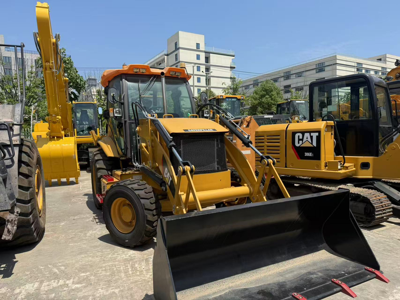CATERPILLAR 420F - Rýpadlo-nakladač: obrázek 2 CATERPILLAR 420F - Rýpadlo-nakladač: obrázek 2