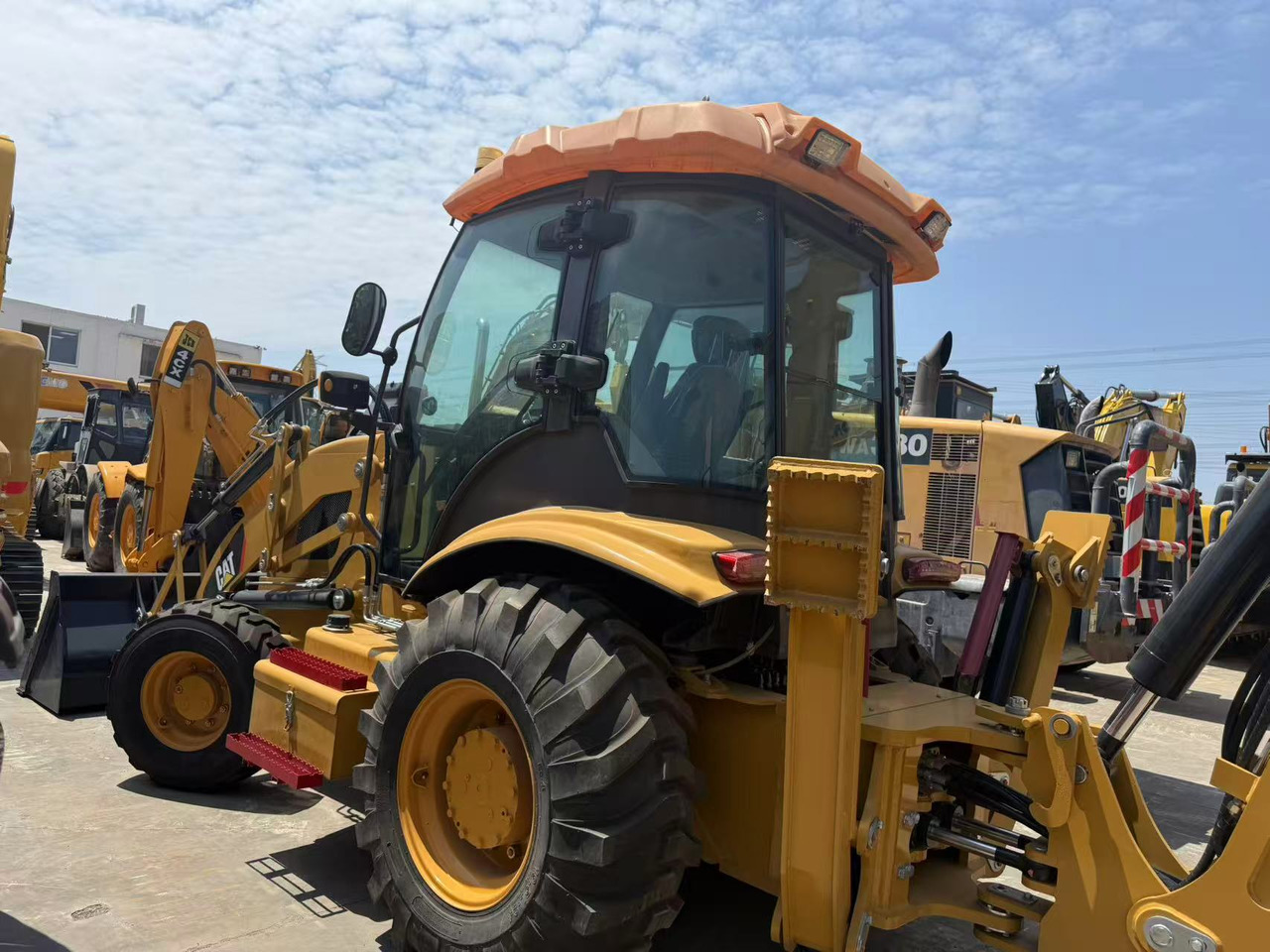 CATERPILLAR 420F - Rýpadlo-nakladač: obrázek 4 CATERPILLAR 420F - Rýpadlo-nakladač: obrázek 4