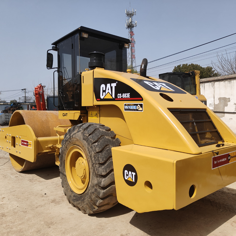 CATERPILLAR 683E - Silniční válec: obrázek 1 CATERPILLAR 683E - Silniční válec: obrázek 1