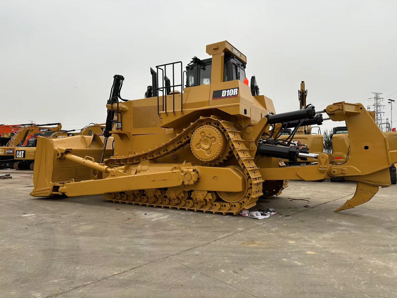 CATERPILLAR D10R - Buldozer: obrázek 3 CATERPILLAR D10R - Buldozer: obrázek 3