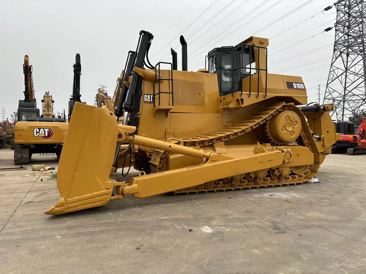 CATERPILLAR D10R - Buldozer: obrázek 4 CATERPILLAR D10R - Buldozer: obrázek 4