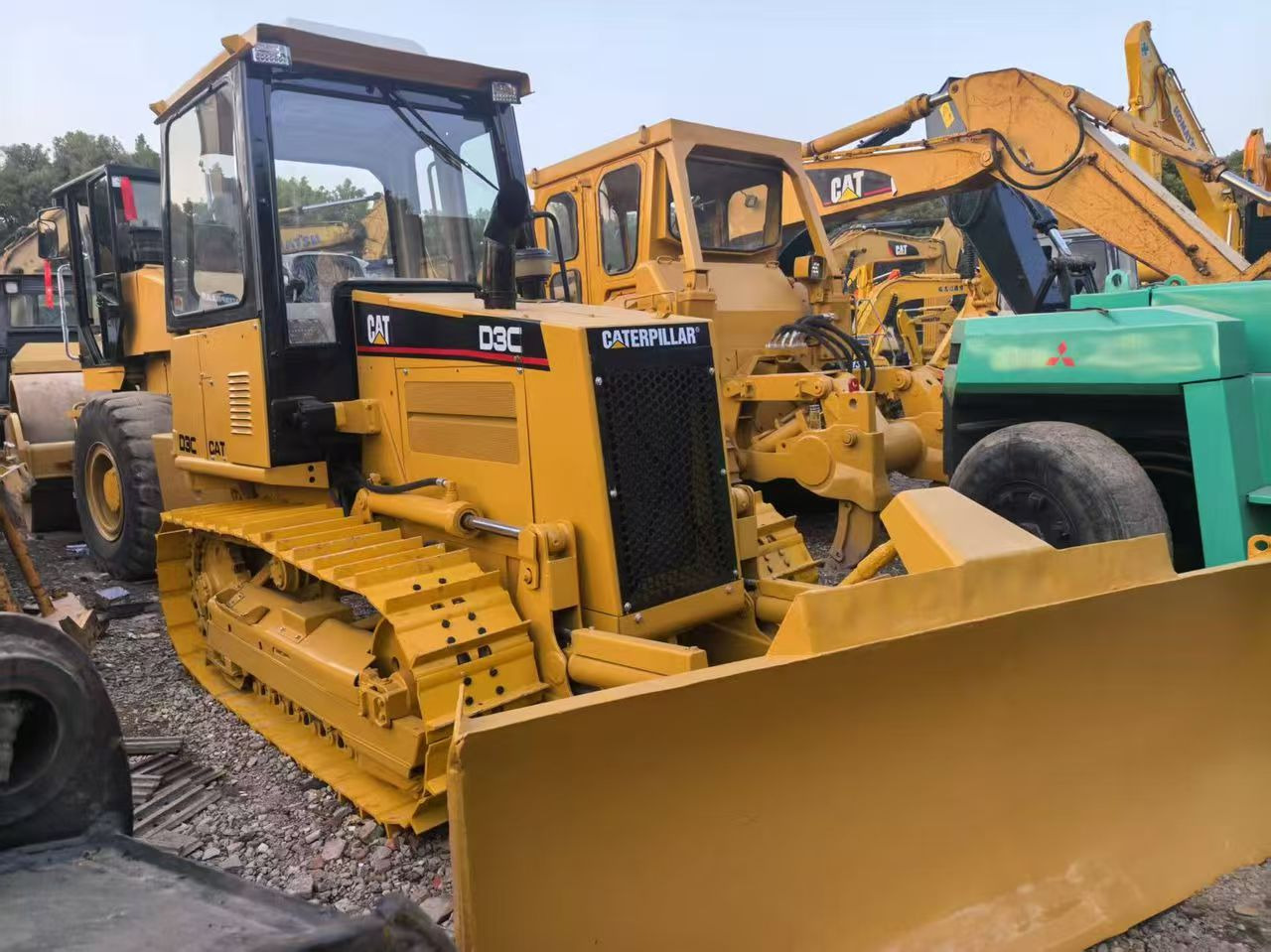 CATERPILLAR D3C - Buldozer: obrázek 1 CATERPILLAR D3C - Buldozer: obrázek 1