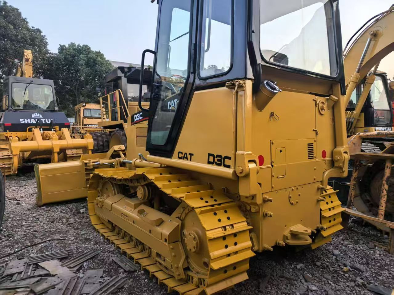 CATERPILLAR D3C - Buldozer: obrázek 3 CATERPILLAR D3C - Buldozer: obrázek 3