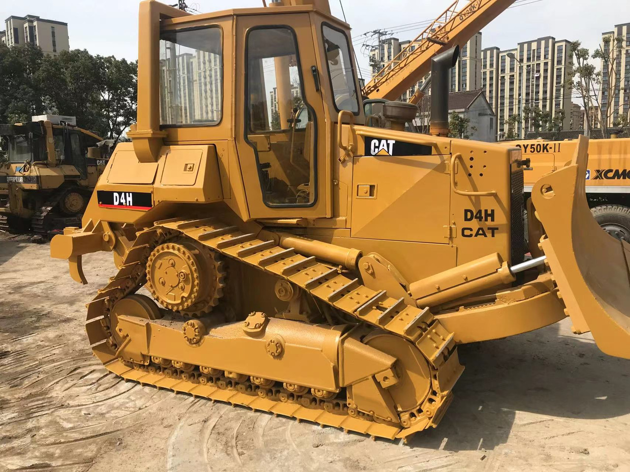 CATERPILLAR D4H - Buldozer: obrázek 4 CATERPILLAR D4H - Buldozer: obrázek 4