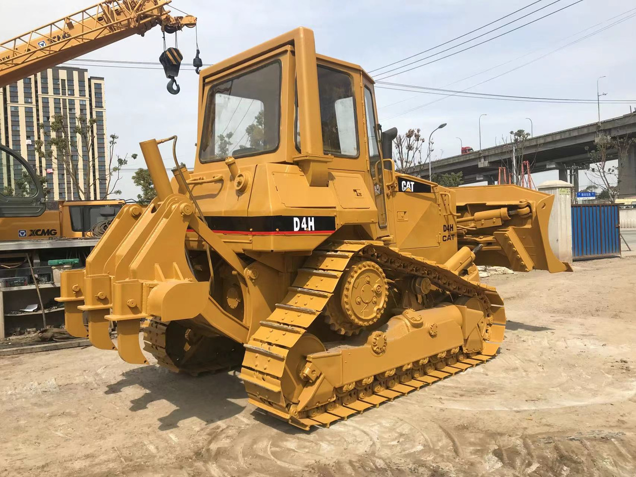 CATERPILLAR D4H - Buldozer: obrázek 5 CATERPILLAR D4H - Buldozer: obrázek 5