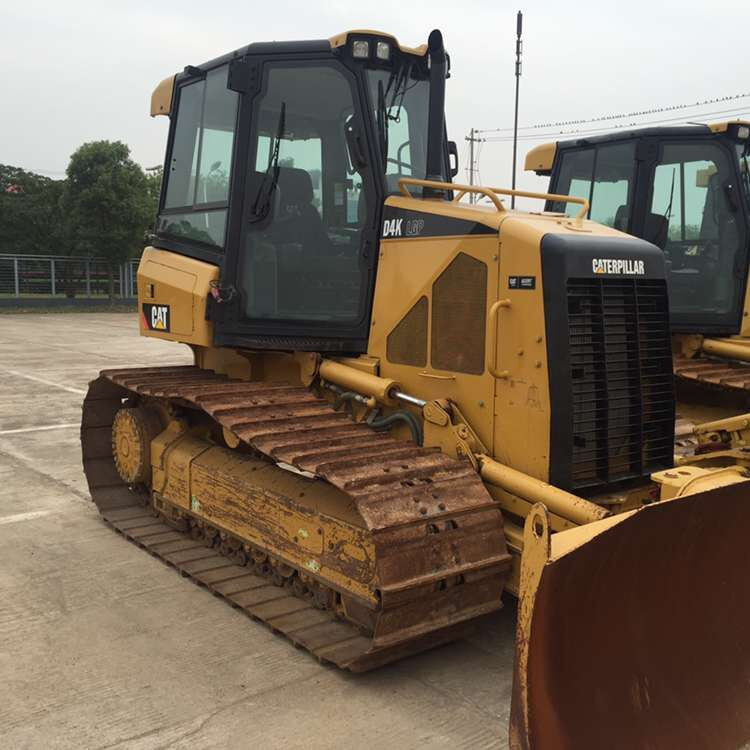 CATERPILLAR D4K - Buldozer: obrázek 2 CATERPILLAR D4K - Buldozer: obrázek 2