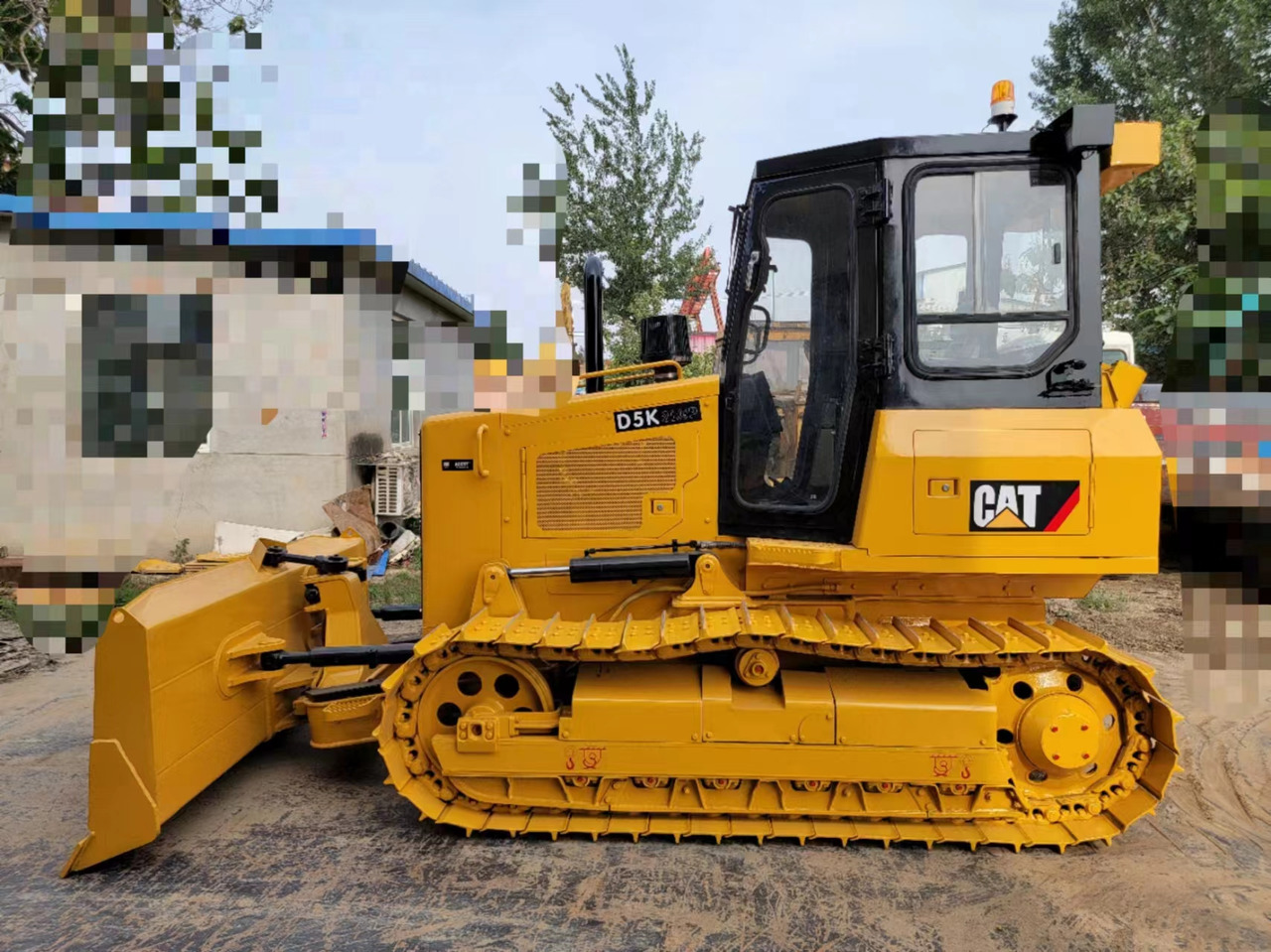 CATERPILLAR D5K - Buldozer: obrázek 1 CATERPILLAR D5K - Buldozer: obrázek 1