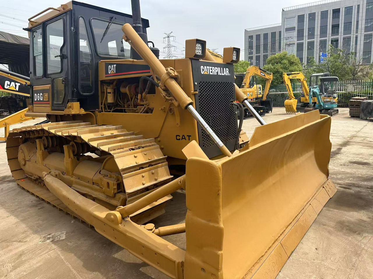 CATERPILLAR D6G - Buldozer: obrázek 2 CATERPILLAR D6G - Buldozer: obrázek 2