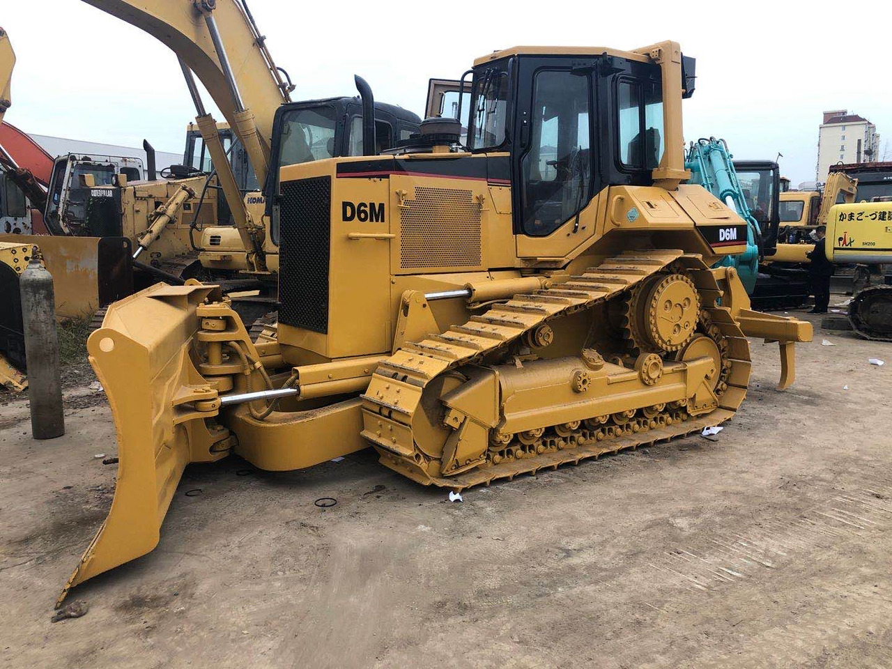 CATERPILLAR D6M - Buldozer: obrázek 1 CATERPILLAR D6M - Buldozer: obrázek 1