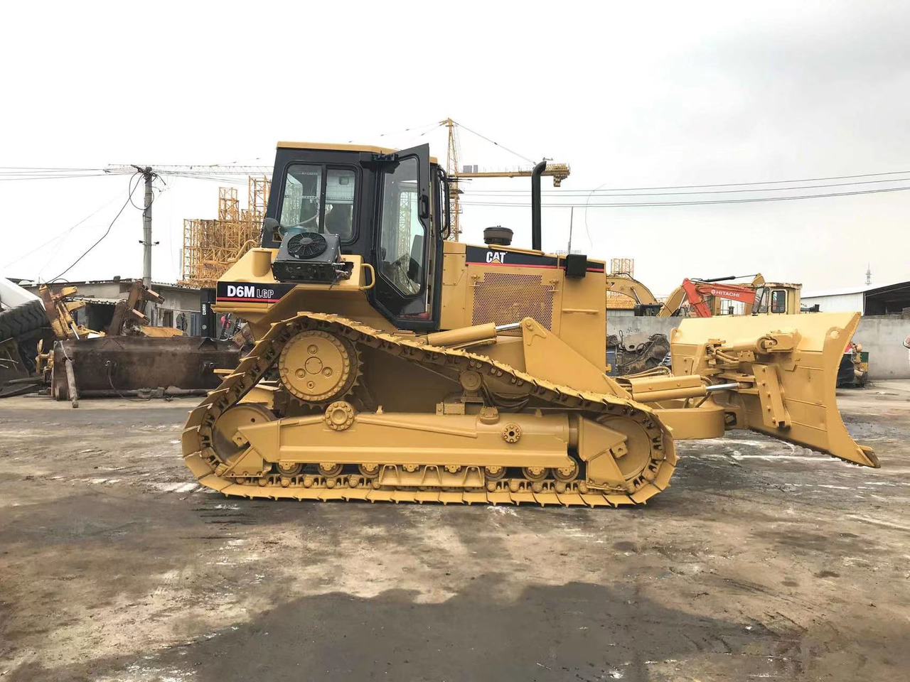 CATERPILLAR D6M - Buldozer: obrázek 1 CATERPILLAR D6M - Buldozer: obrázek 1