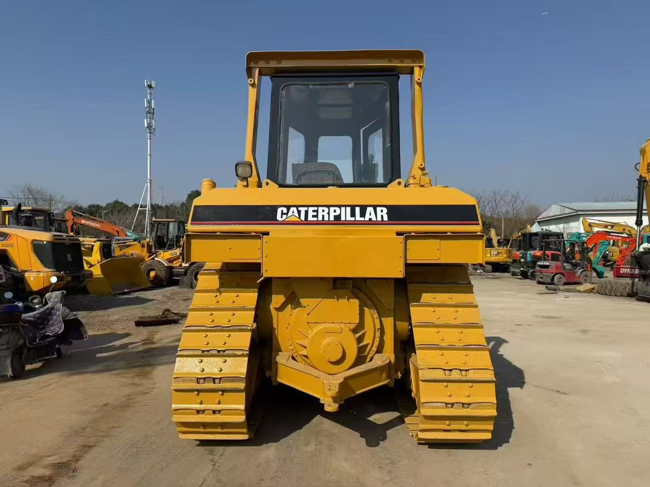 CATERPILLAR D6R - Buldozer: obrázek 4 CATERPILLAR D6R - Buldozer: obrázek 4