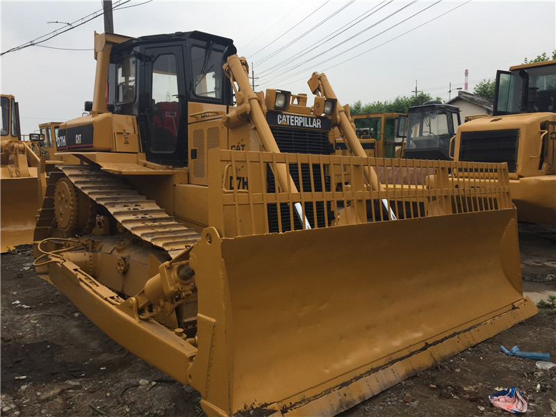 CATERPILLAR D7H - Buldozer: obrázek 2 CATERPILLAR D7H - Buldozer: obrázek 2