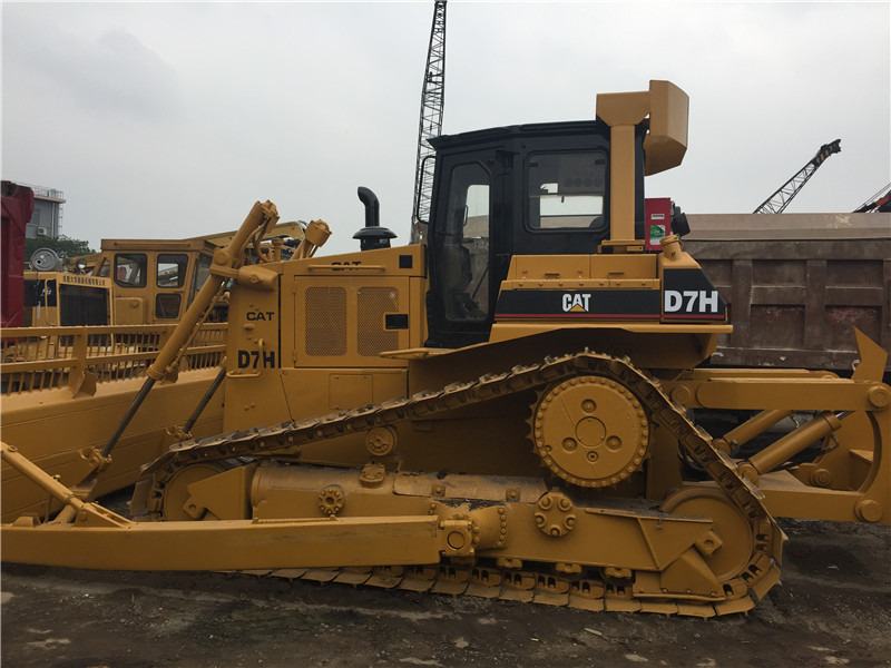 CATERPILLAR D7H - Buldozer: obrázek 3 CATERPILLAR D7H - Buldozer: obrázek 3