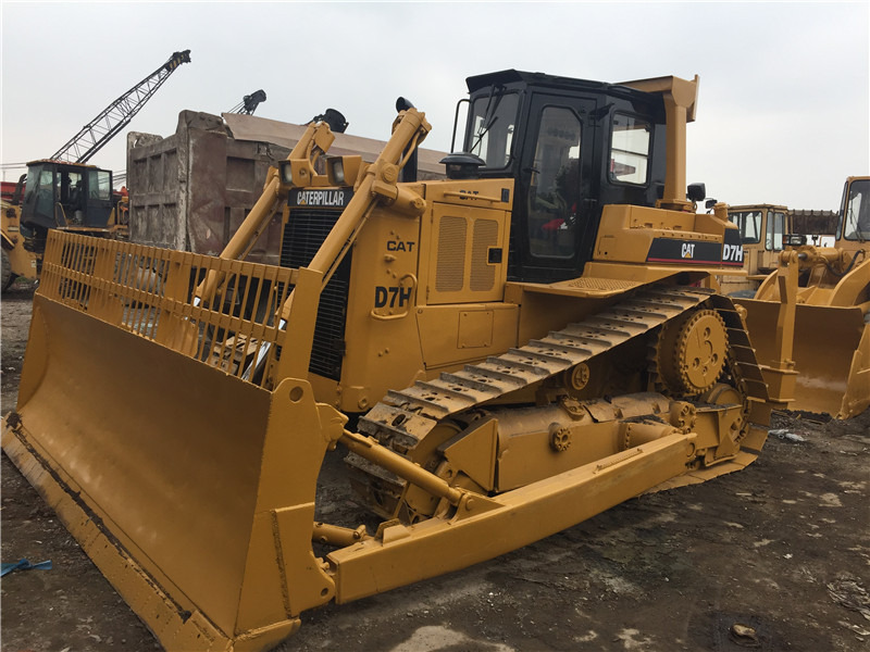 CATERPILLAR D7H - Buldozer: obrázek 4 CATERPILLAR D7H - Buldozer: obrázek 4