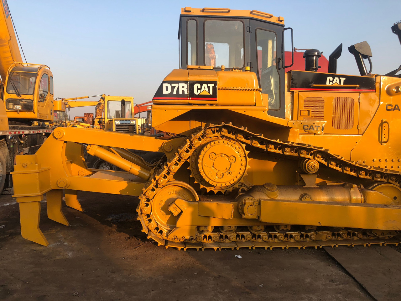 CATERPILLAR D7R - Buldozer: obrázek 4 CATERPILLAR D7R - Buldozer: obrázek 4