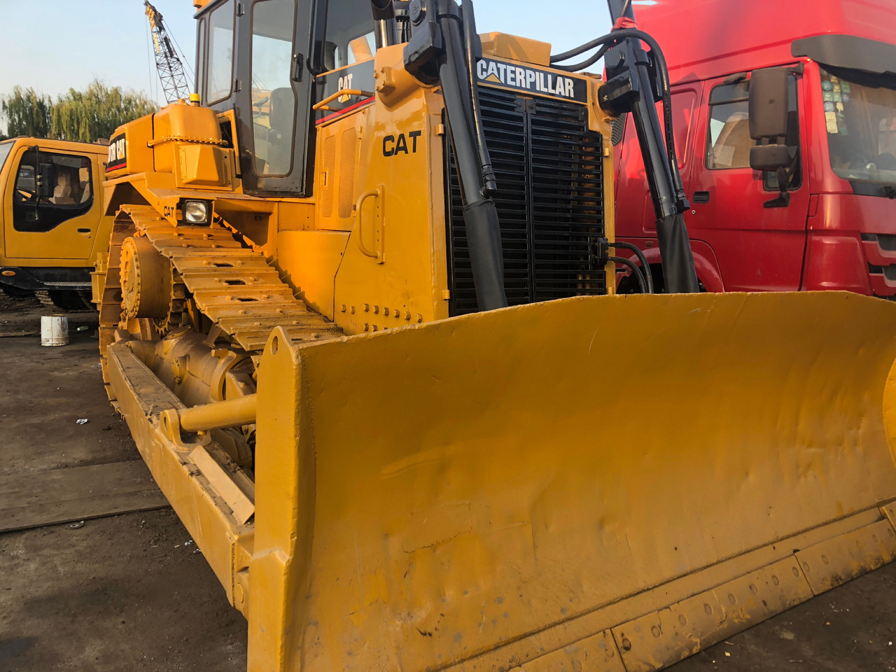 CATERPILLAR D7R - Buldozer: obrázek 2 CATERPILLAR D7R - Buldozer: obrázek 2