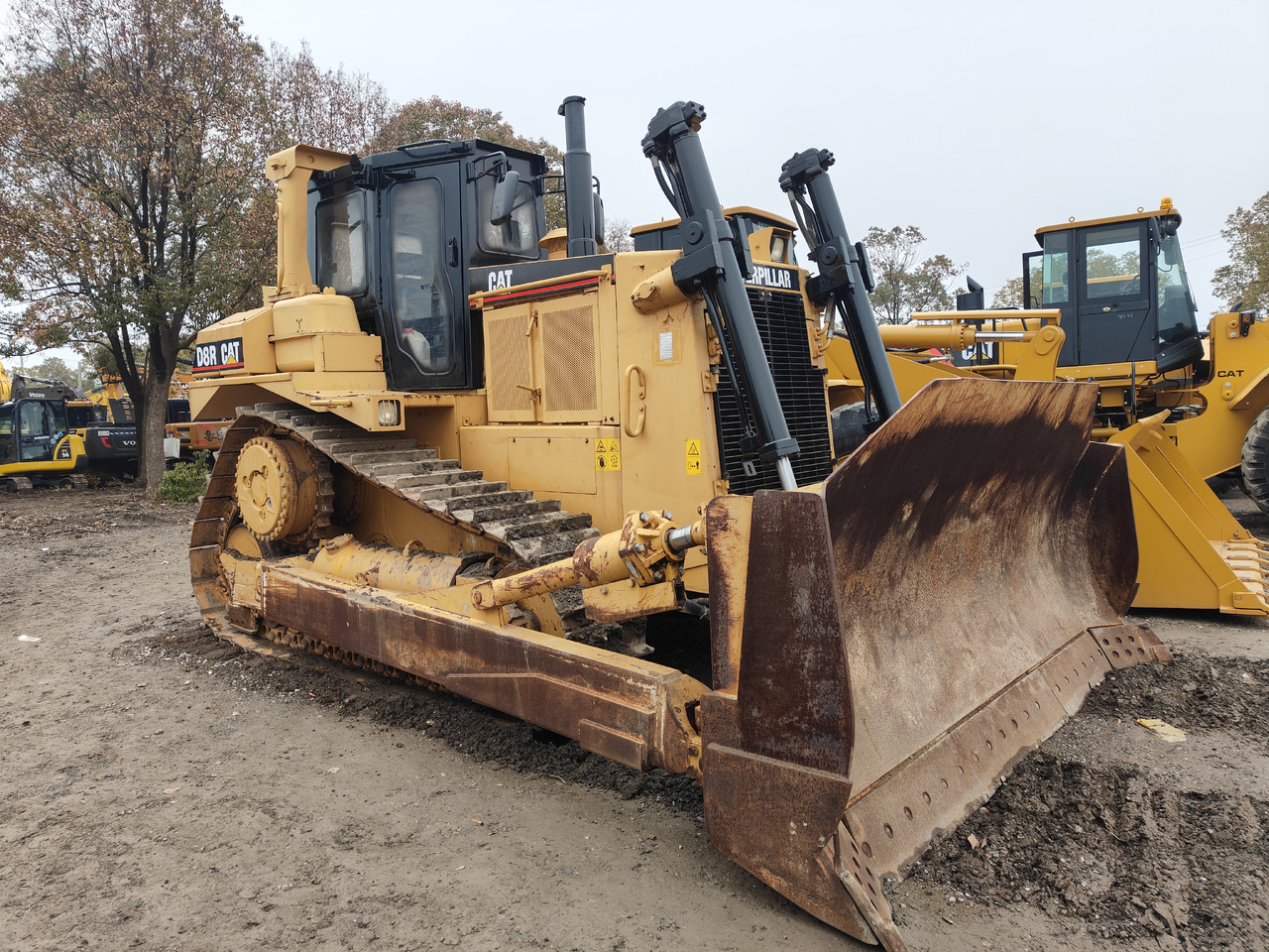 CATERPILLAR D8R - Buldozer: obrázek 2 CATERPILLAR D8R - Buldozer: obrázek 2