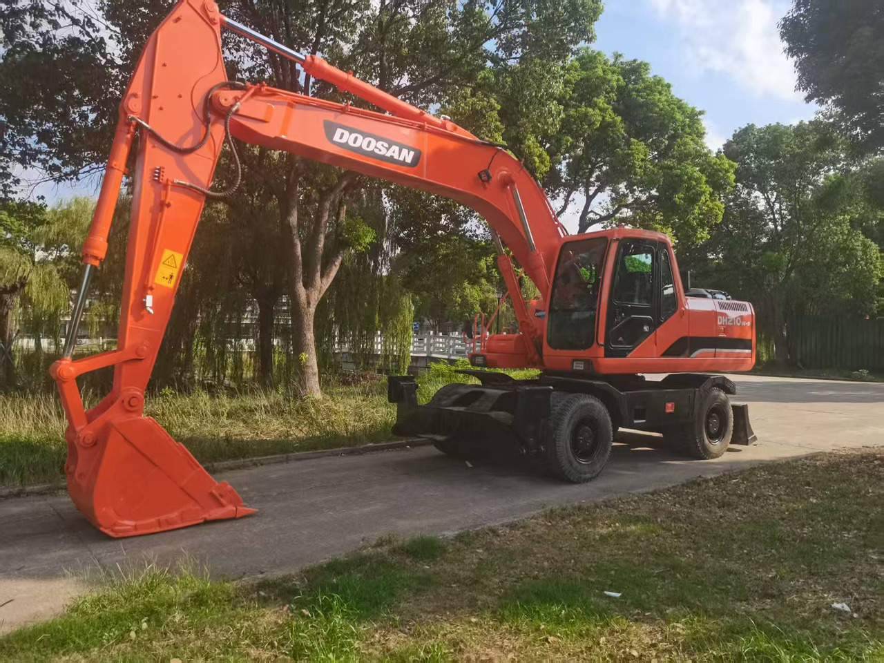 DOOSAN DH210W-9C - Kolesové rýpadlo: obrázek 2 DOOSAN DH210W-9C - Kolesové rýpadlo: obrázek 2