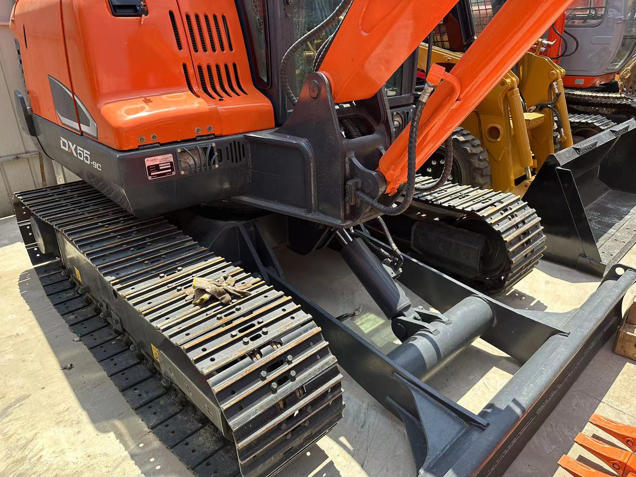 DOOSAN DX55-9C - Pásové rýpadlo: obrázek 4 DOOSAN DX55-9C - Pásové rýpadlo: obrázek 4