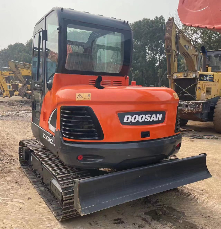 DOOSAN DX60-9C - Pásové rýpadlo: obrázek 3 DOOSAN DX60-9C - Pásové rýpadlo: obrázek 3