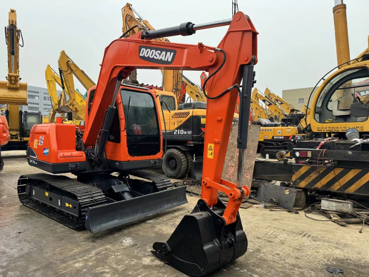 DOOSAN DX75-9C - Pásové rýpadlo: obrázek 1 DOOSAN DX75-9C - Pásové rýpadlo: obrázek 1