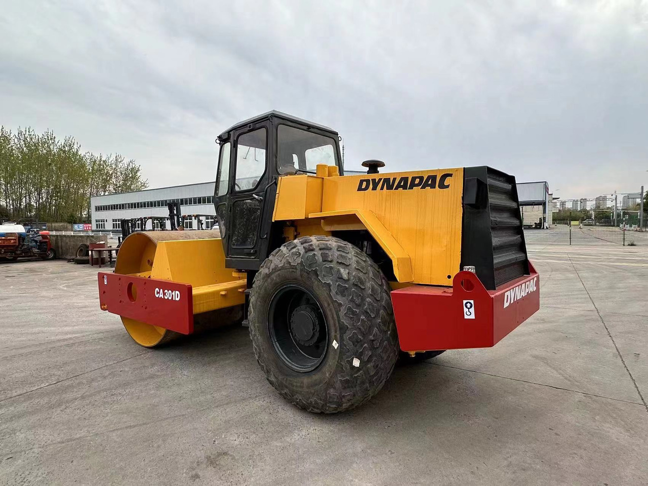 DYNAPAC CA301D - Silniční válec: obrázek 4 DYNAPAC CA301D - Silniční válec: obrázek 4