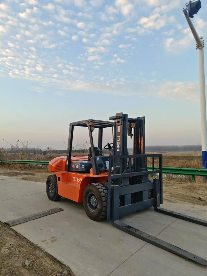 HELI 7-ton - Dieselový vysokozdvižný vozík: obrázek 3 HELI 7-ton - Dieselový vysokozdvižný vozík: obrázek 3