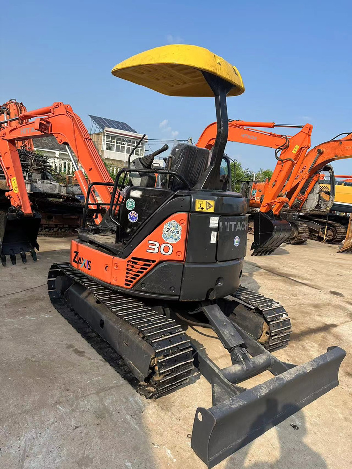 HITACHI ZX30 - Pásové rýpadlo: obrázek 4 HITACHI ZX30 - Pásové rýpadlo: obrázek 4