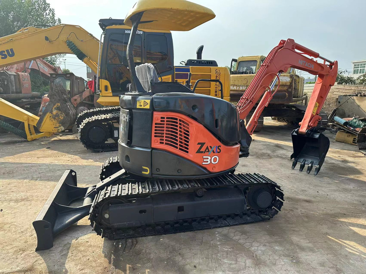 HITACHI ZX30 - Pásové rýpadlo: obrázek 1 HITACHI ZX30 - Pásové rýpadlo: obrázek 1