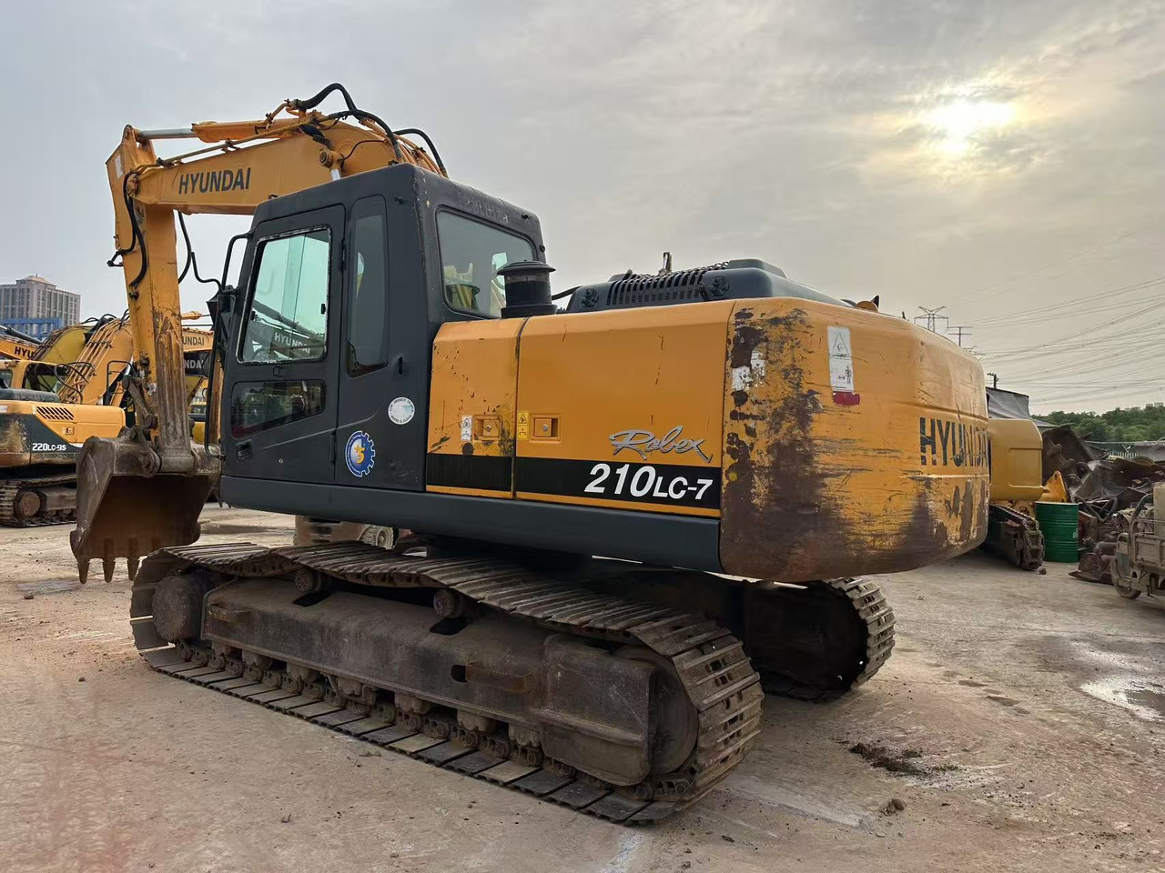 HYUNDAI R210LC-7 - Pásové rýpadlo: obrázek 2 HYUNDAI R210LC-7 - Pásové rýpadlo: obrázek 2