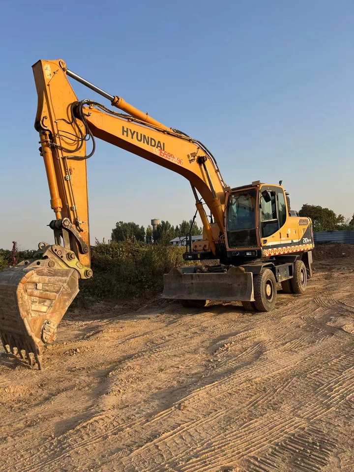HYUNDAI R210W-9 - Kolesové rýpadlo: obrázek 1 HYUNDAI R210W-9 - Kolesové rýpadlo: obrázek 1