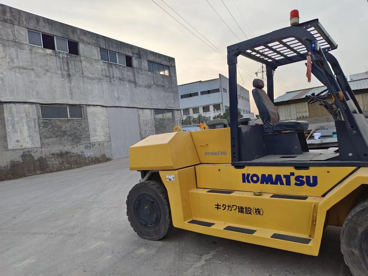 KOMATSU 15-ton - Dieselový vysokozdvižný vozík: obrázek 4 KOMATSU 15-ton - Dieselový vysokozdvižný vozík: obrázek 4