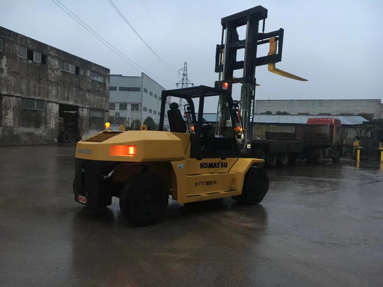 KOMATSU 15-ton - Dieselový vysokozdvižný vozík: obrázek 4 KOMATSU 15-ton - Dieselový vysokozdvižný vozík: obrázek 4